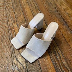 BRAND NEW never worn size 40 heeled mules